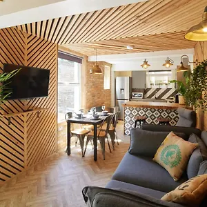 Boho Chic Apartment, - Artists Corner Brighton