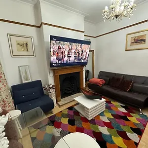 4 Double Bed Family 15 Mins From Central Ldn London
