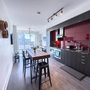 Luxurious 2 Beds Near Cn Tower Scotia Arena Rogers Centre & Free Parking Toronto