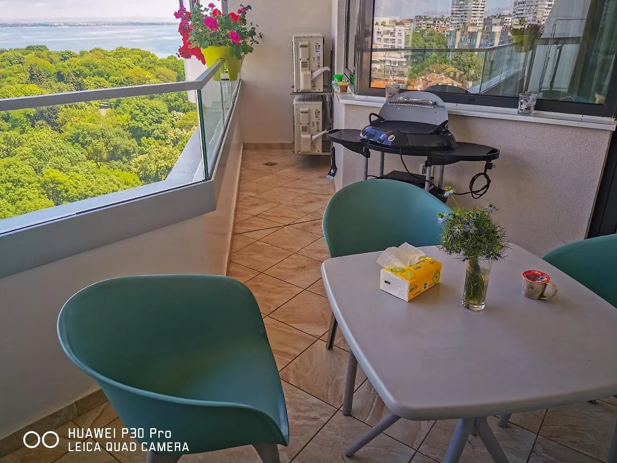 Luxury Apartments Alix Burgas 0*,